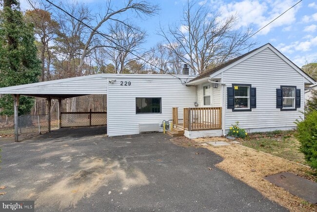 Building Photo - 229 Goodwater Ave
