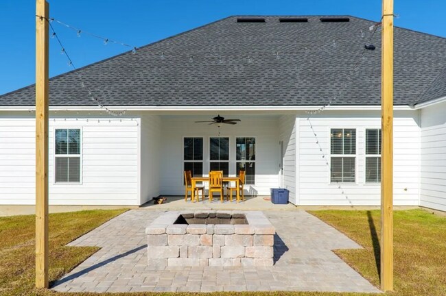 Building Photo - Elegant Southern Living: Your Dream Rental Home in Hahira, Georgia!