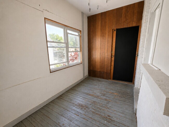 Building Photo - 3709 N Bosworth Ave