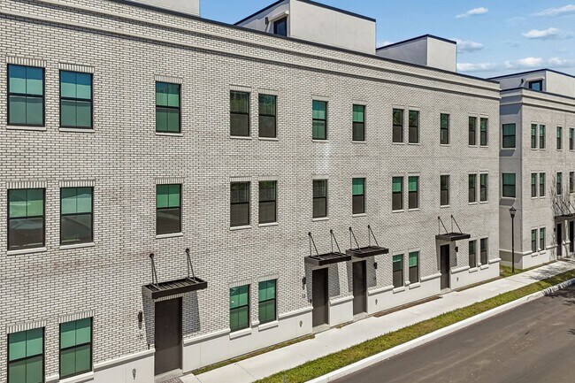 Building Photo - New Construction Townhome For Lease downtown Tampa, Ybor City, Gas Worx