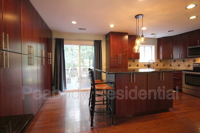 Building Photo - 8027 Merry Oaks Ct
