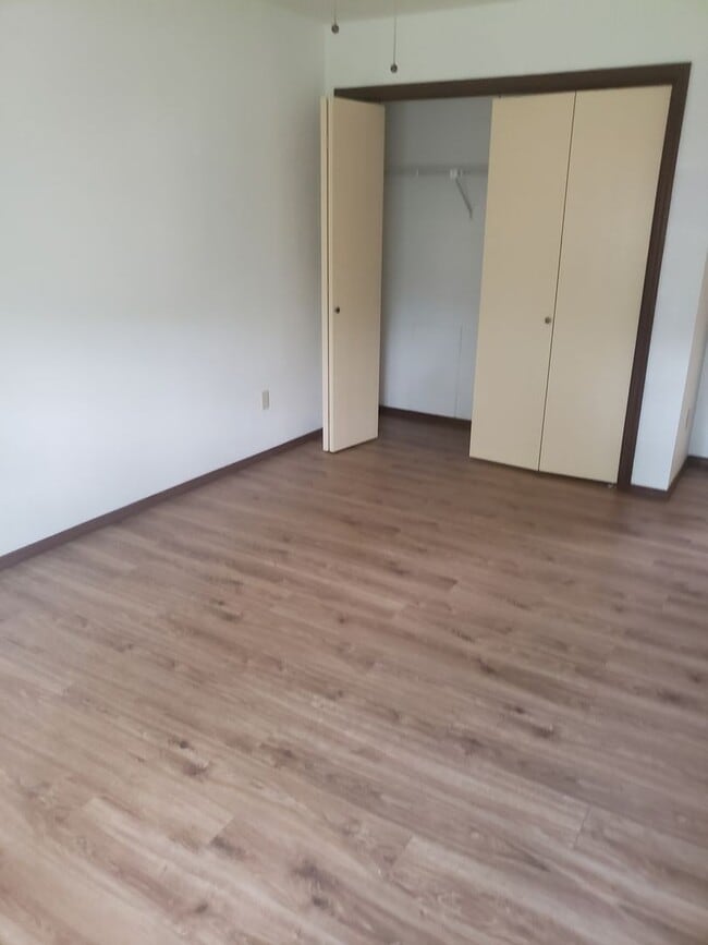 Building Photo - Great 3 bed 2 1/2 bath condo in the Brandy...