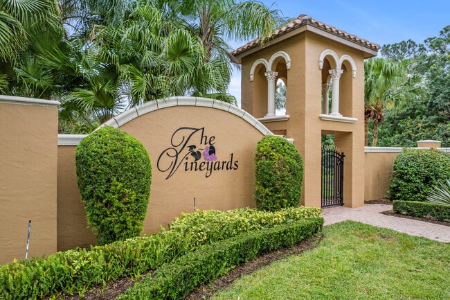 Building Photo - 801 SW Classico Ct