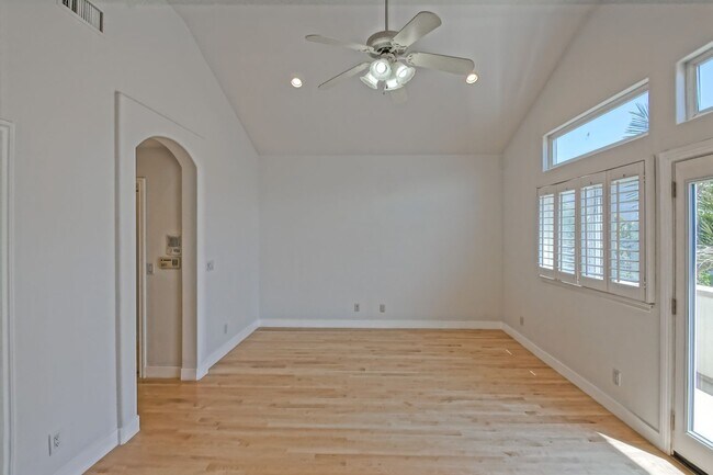 Building Photo - VERY BRIGHT, SPACIOUS & AIRY GOLDEN HILLS ...
