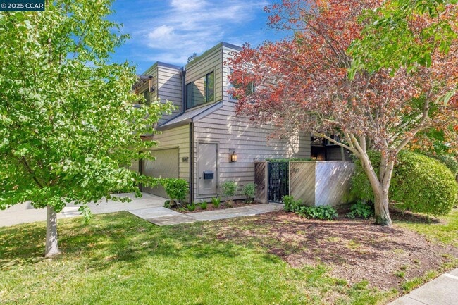 Building Photo - 1949 Highridge Ct