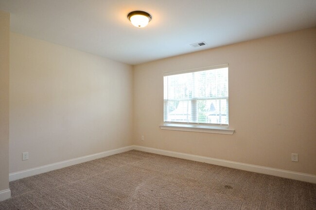 Building Photo - Beautiful 3 Bedroom + Flex Room in Gated C...