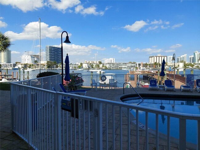 Building Photo - 400 Golden Isles Dr