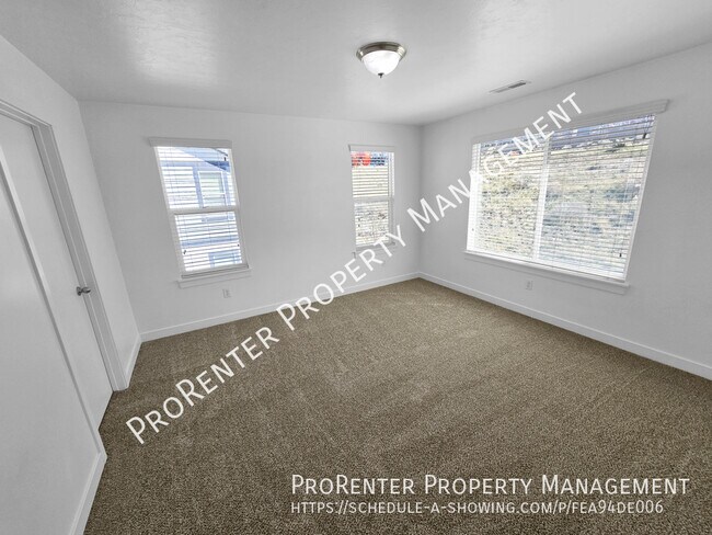 Building Photo - 15171 Gallant Dr