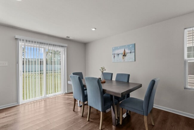Building Photo - Spacious Home for Rent in Portsmouth!