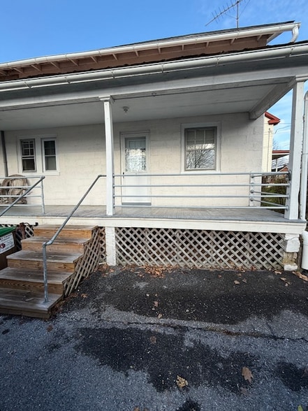 Building Photo - 3456 Main St