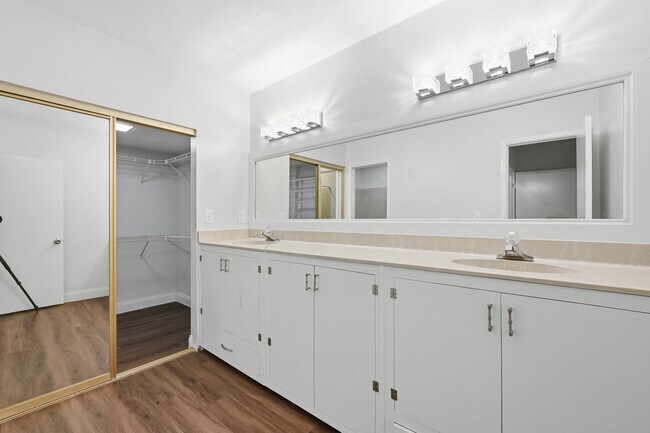 Building Photo - 114 Gleneagles Dr