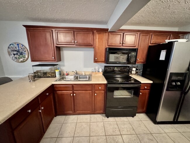 Building Photo - 92 Water Cliff Dr