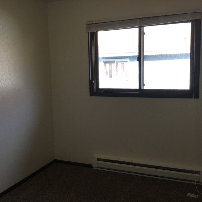 Building Photo - CHA100