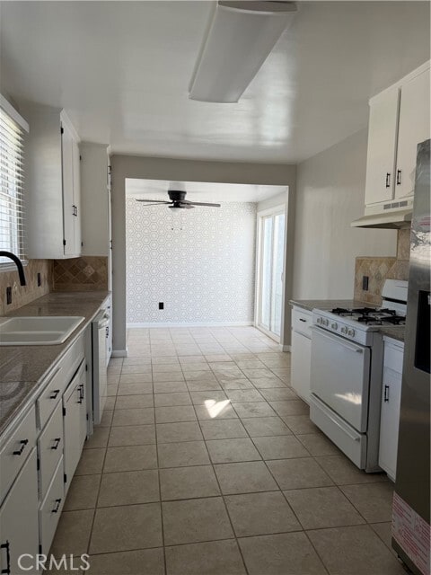 Building Photo - 558 N Vermont Ave