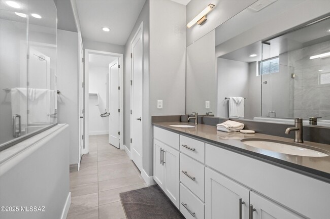 Building Photo - 30668 S Sand Hurst Ln