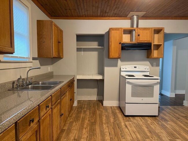 Building Photo - East Nashville Cottage - 2 Bedroom - Private Backyard