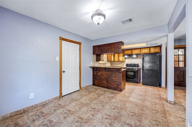 Building Photo - 9326 Eblen Dr