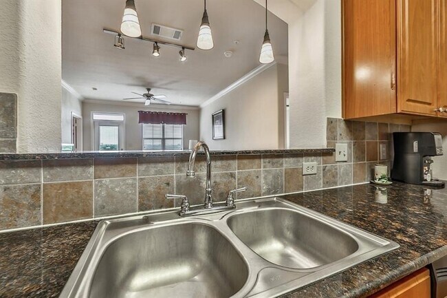 Building Photo - 1711 Old Spanish Trl