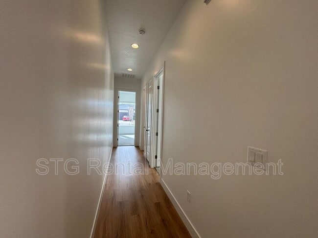 Building Photo - 2963 E Snowberry Dr