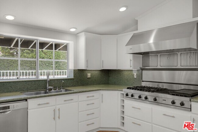 Building Photo - 4730 Cerrillos Dr