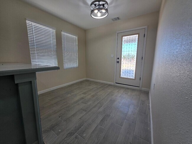 Building Photo - 952 Rd 5858