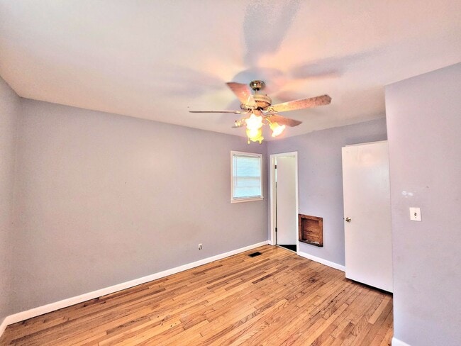 Building Photo - HOUSE FOR RENT - DECATUR