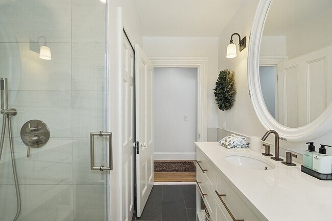 Building Photo - 13 Broadway Ave