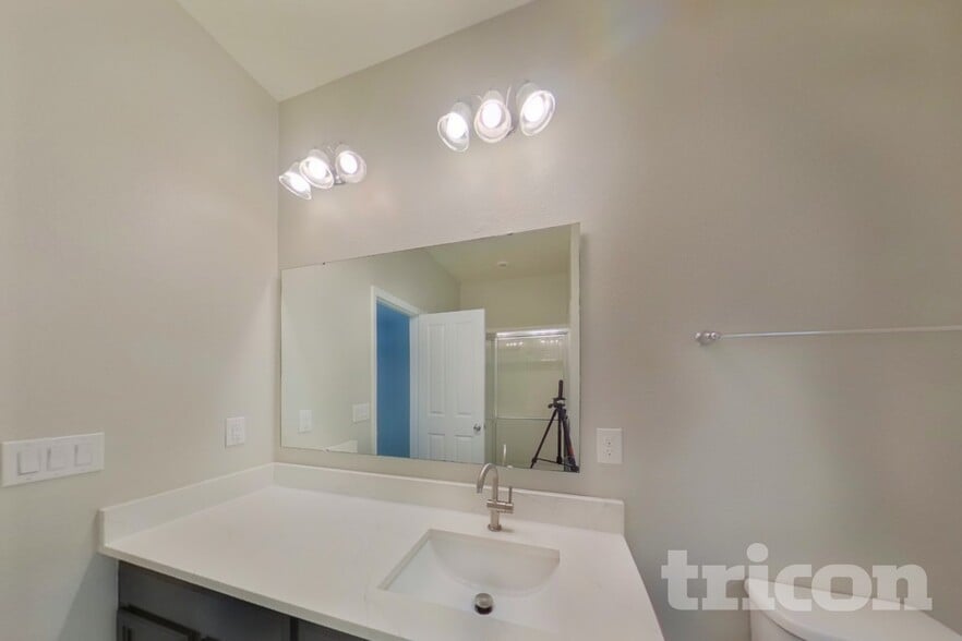 Building Photo - 6317 Domenico Ct