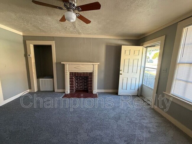 Building Photo - 2802 Pecan St