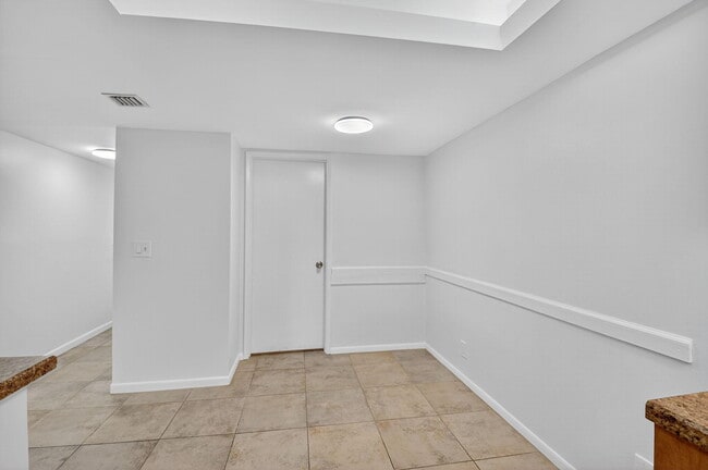 Building Photo - 2255 Lindell Blvd