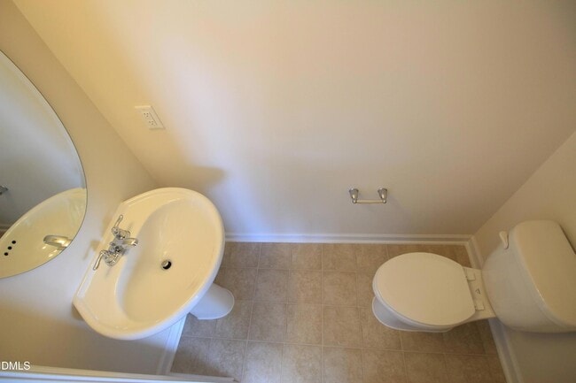 Building Photo - 1212 Nightshade Dr