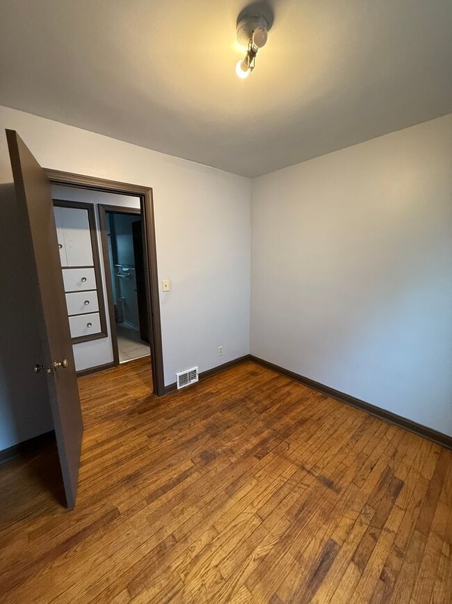 Building Photo - SECTION 8 AND EDEN ACCEPTED!! Newly Renovated 3 Br Home!!