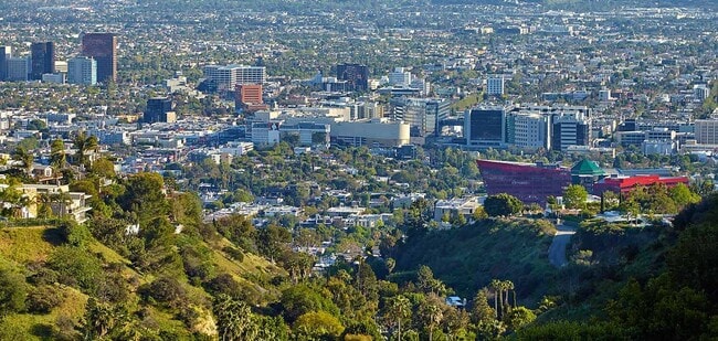 City Views from the Upper Deck - 960 Larrabee St