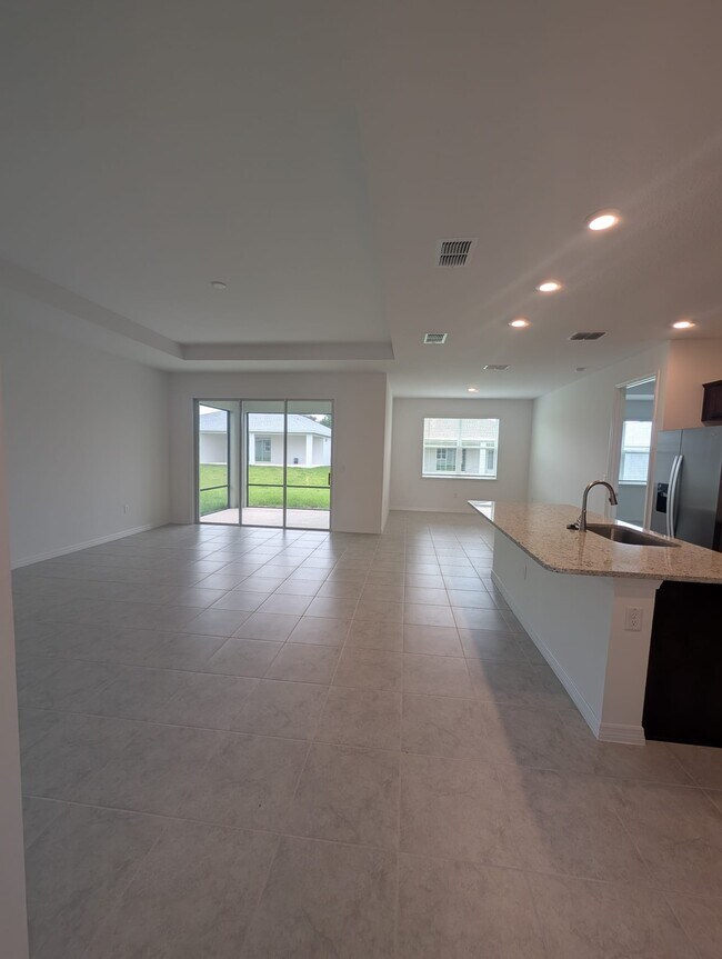 Building Photo - 7552 SW 56th Pl