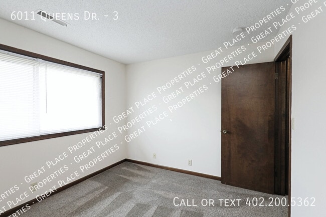 Building Photo - 6011 Queens Dr