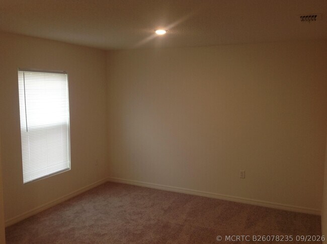 Building Photo - 2862 SE Buccaneer Cir