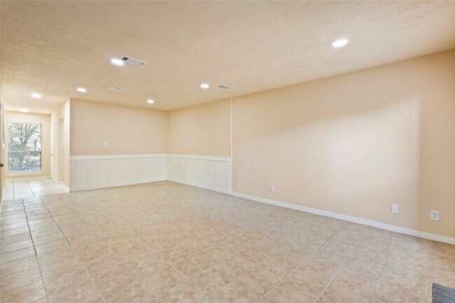 Building Photo - 5921 Arncliffe Dr
