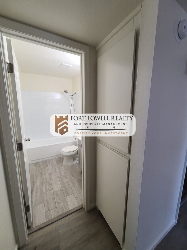 Building Photo - Newly Renovated 2 Bedroom, 1 Bath with Washer/Dryer Hook Ups.  SECTION 8 ACCEPTED