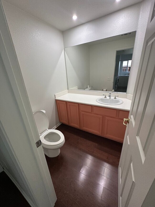Building Photo - AVAILABLE NOW!!! 3 Bedroom 3 bath Private OASIS backyard in Vista, CA.