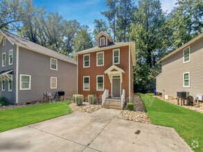 Building Photo - 601 Chick Springs Rd