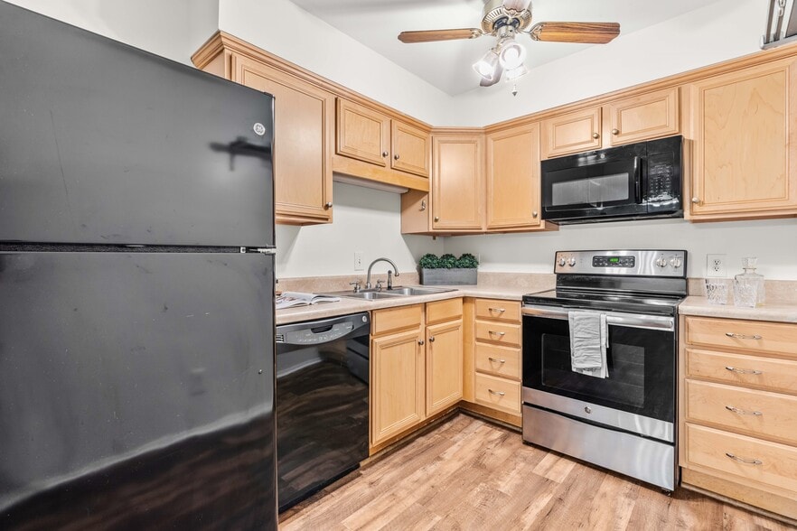 Building Photo - 1212 Schaub Dr