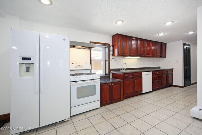 Building Photo - 60 Mathews St