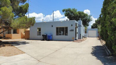 Building Photo - 808 Vassar Dr NE