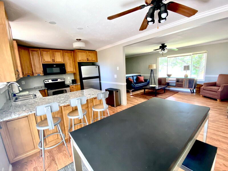 Building Photo - 11440 Sandy Creek Dr