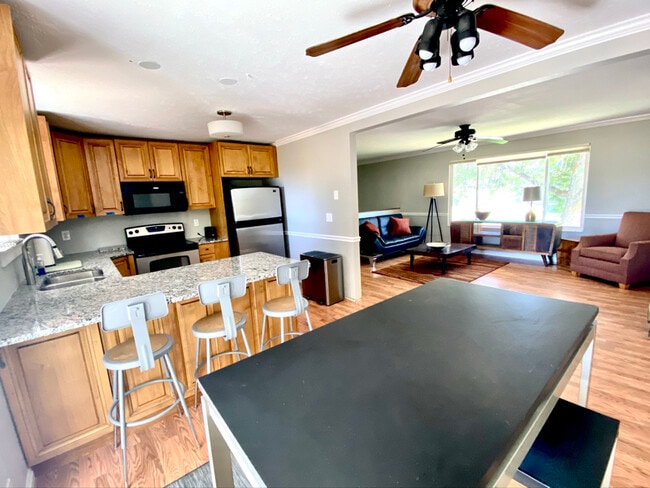 Building Photo - 11540 Sandy Creek Dr