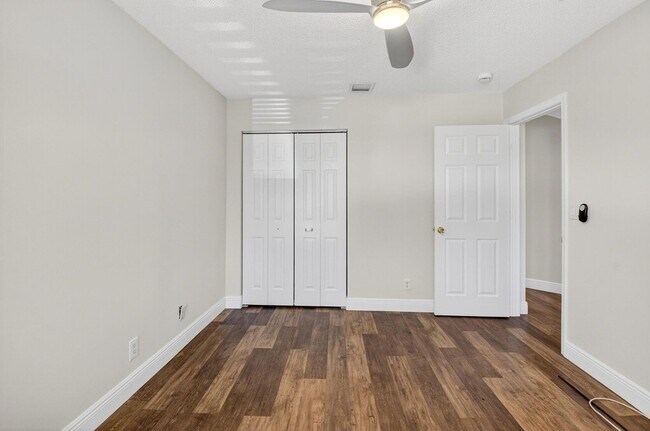 Building Photo - 7306 Spinnaker Bay Dr