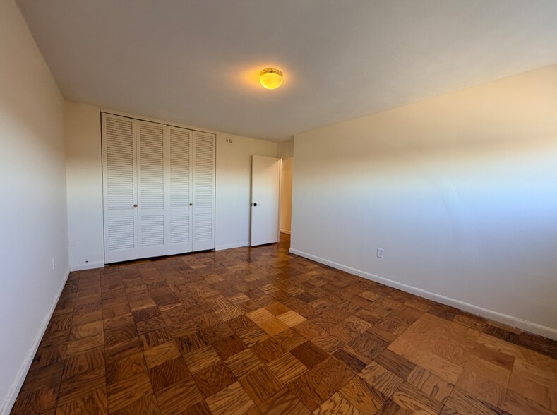 Building Photo - 16 Monmouth Ct