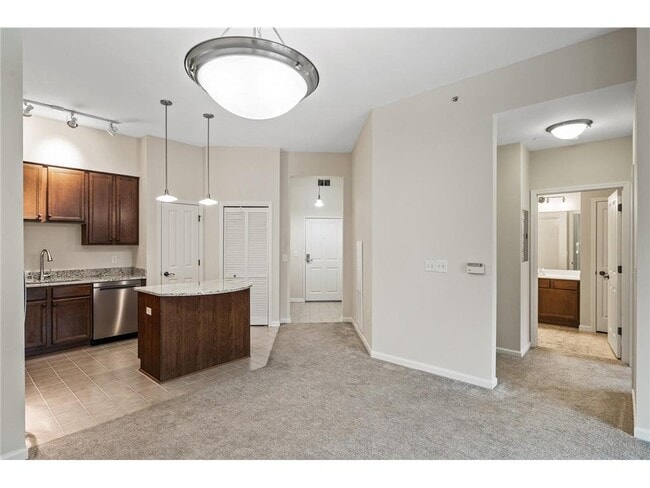 Building Photo - 500 500 E Grant St