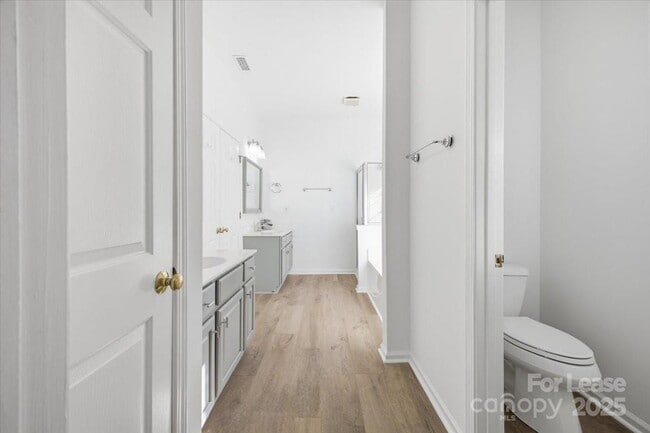 Building Photo - 7709 Sedgebrook Dr E