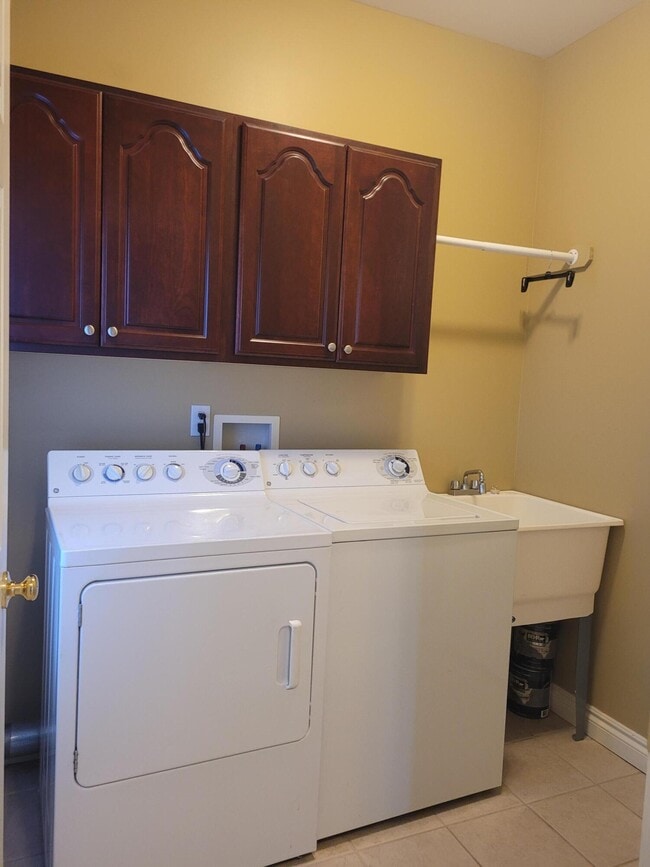 Building Photo - 45735 Graystone Ln